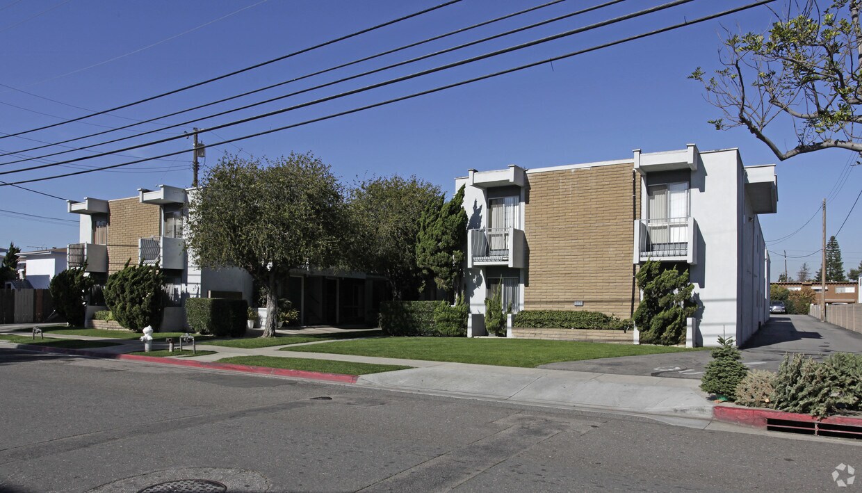 Primary Photo - 378-384 Avocado St