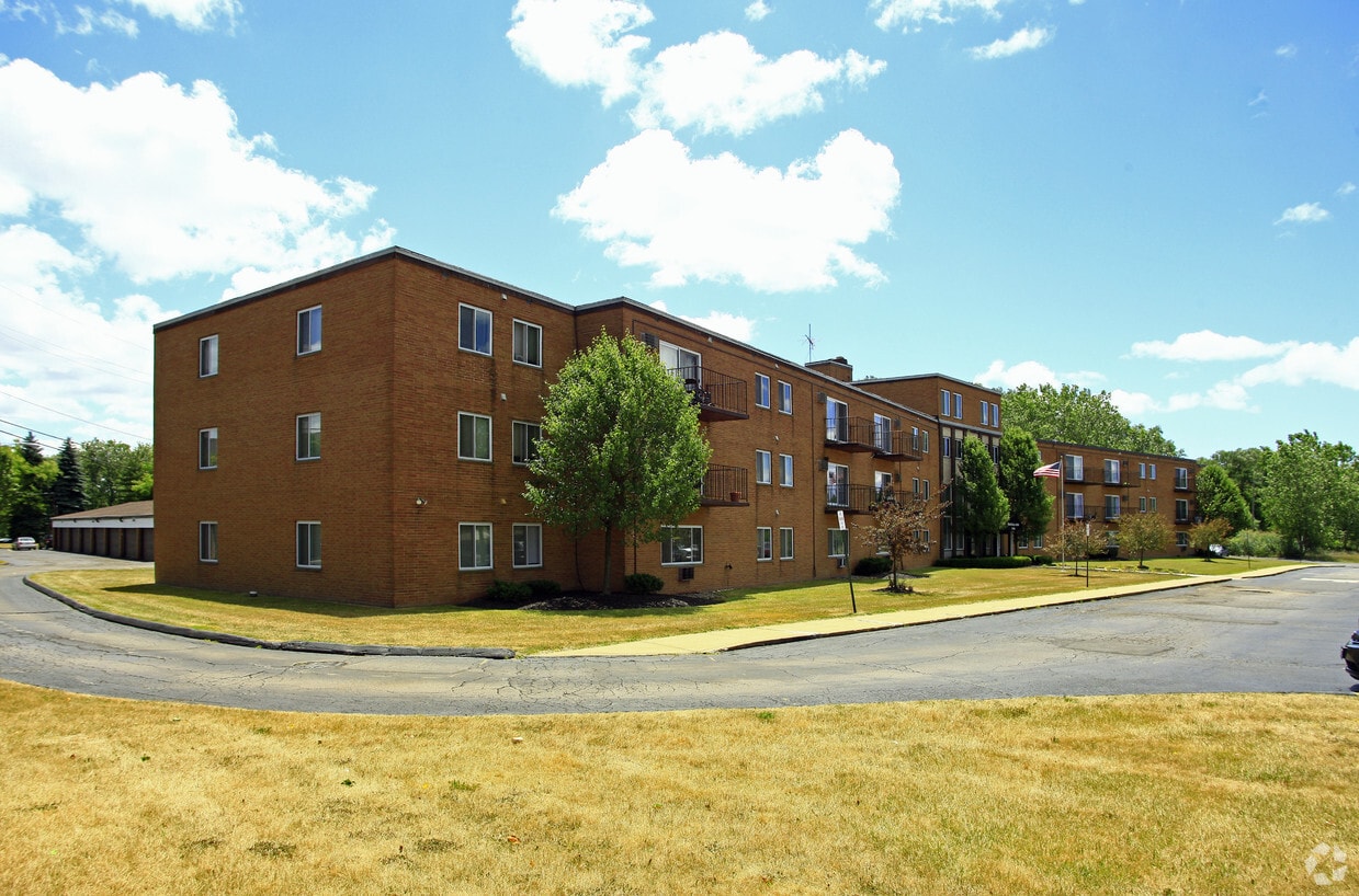 Side view of Marcella Arms - Marcella Arms