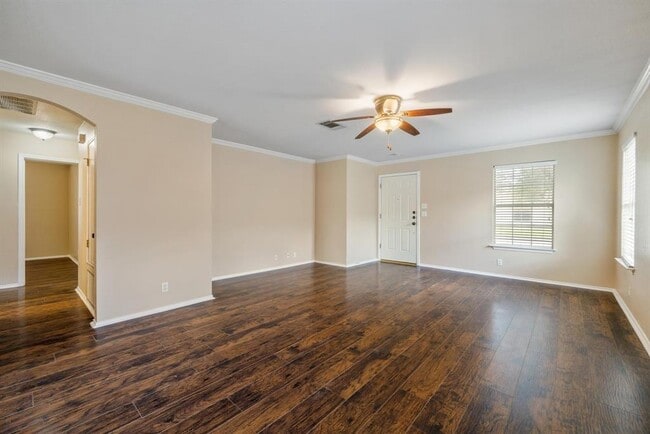Building Photo - 104 Brentwood Dr