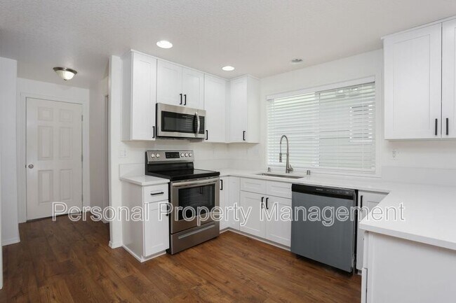 Building Photo - 116 S 32nd Pl