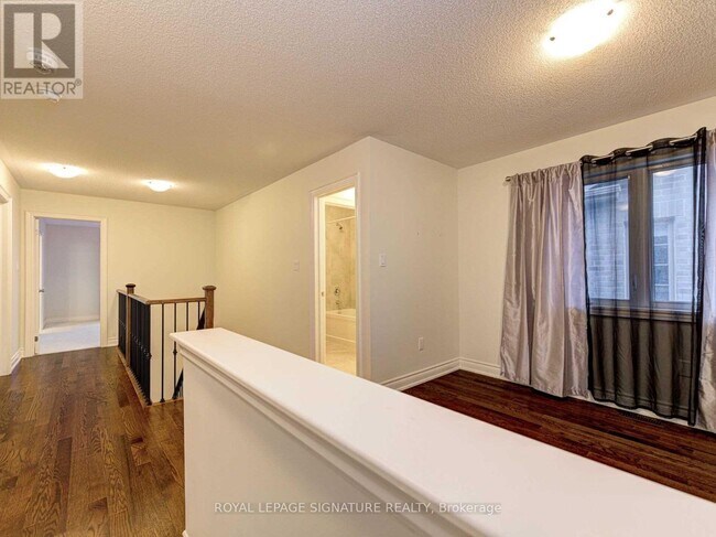 Building Photo - 20 Dunley Cres