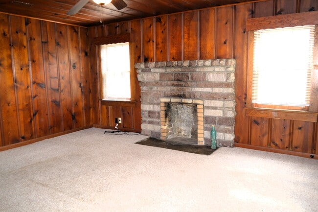 Building Photo - 1851 Pine Ridge Rd