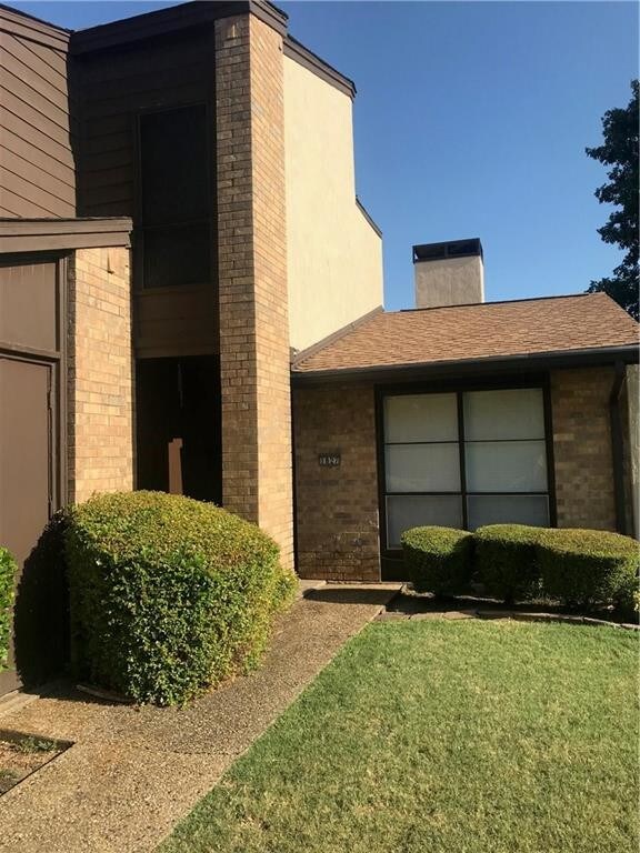Building Photo - 1827 Highbrook Ct