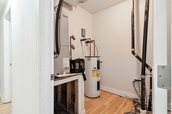 Foto del edificio - 4 br, 4 bath 4plex - 1712 CECIL B MOORE AV...