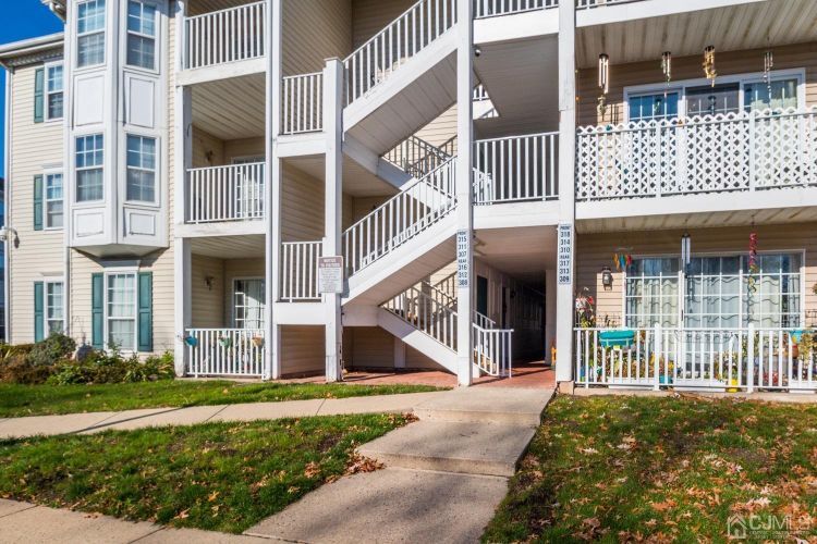 Primary Photo - 318 Wimbeldon Ct