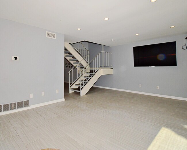 Foto del edificio - 2230 N Indian Canyon Dr