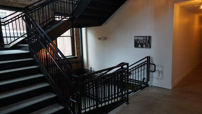 Building Photo - 820 W Market St