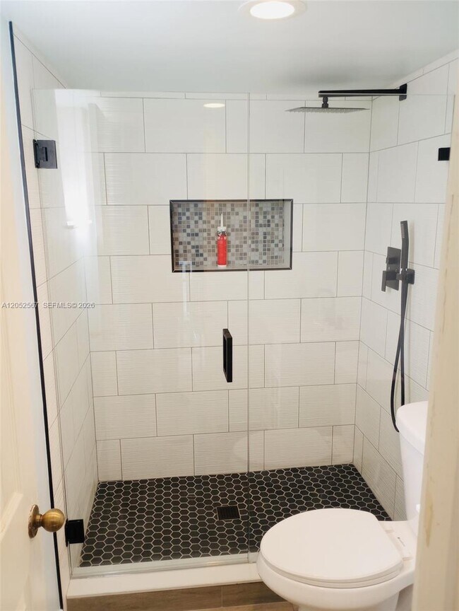 Foto del edificio - 1350 NE 119th St