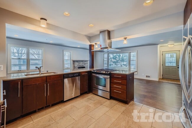 Foto del edificio - 6100 Colfax Ln S