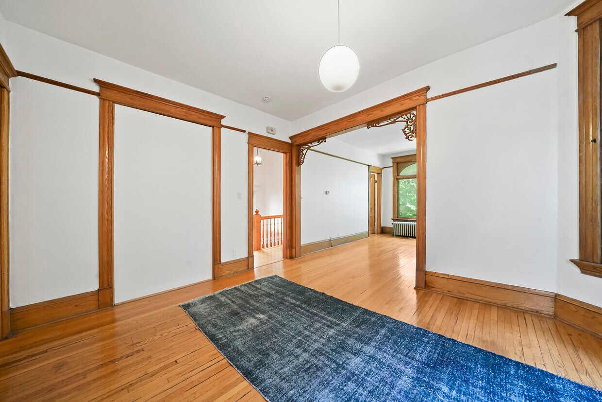 Building Photo - 2141 W Caton St