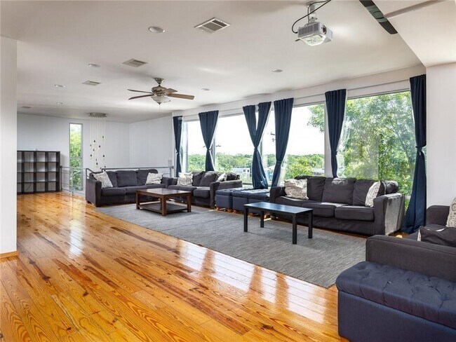 Foto del edificio - 605 W 29th St