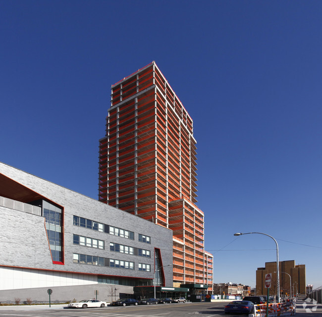 Foto del edificio - Hunter's Point South Crossing