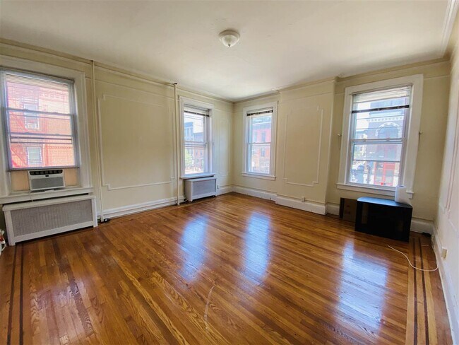 Building Photo - 103 9th St