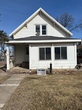 Building Photo - 1402 E 7th St