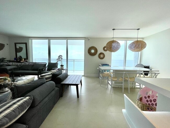 Building Photo - 2030 S Ocean Dr