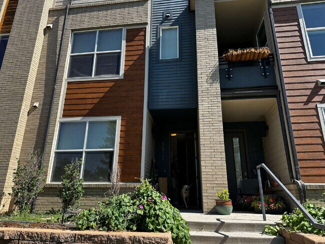 Foto del edificio - "Experience Modern Comfort: Spacious 2-Bed...