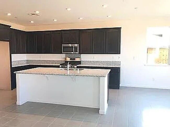 Building Photo - 4439 Flannelbush Dr