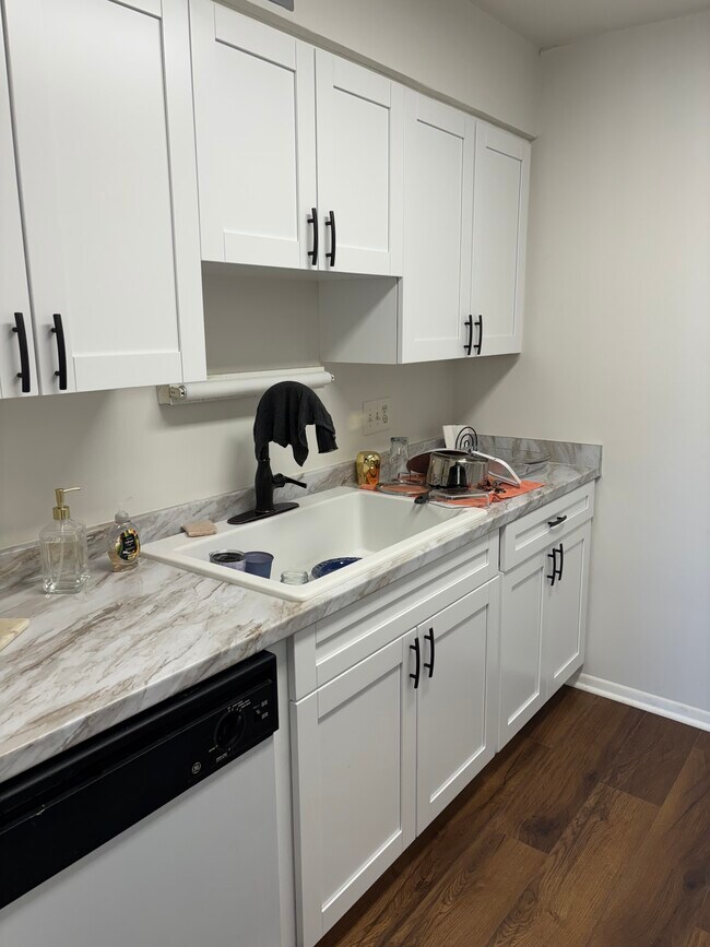 Building Photo - 350 79th Ave N