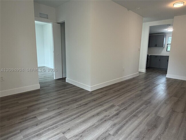 Building Photo - 618 SW 21st Ave