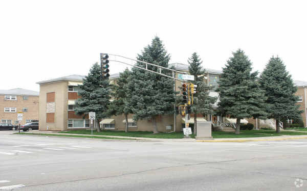 Primary Photo - 6800 W Montrose Ave