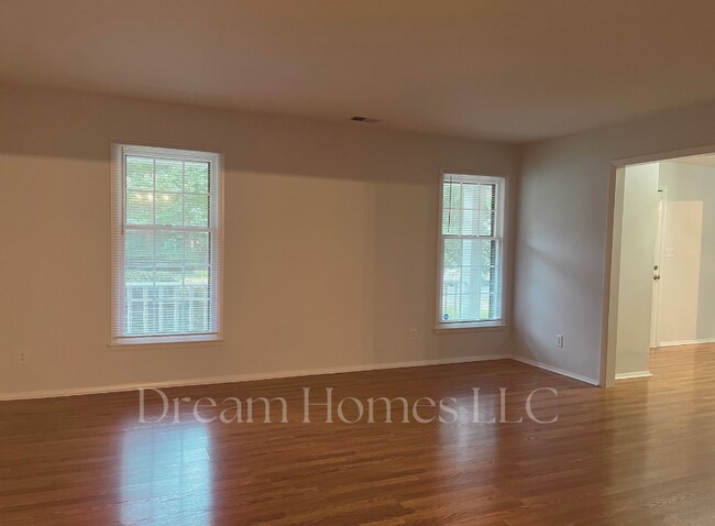 Building Photo - 9924 Ridgemore Dr