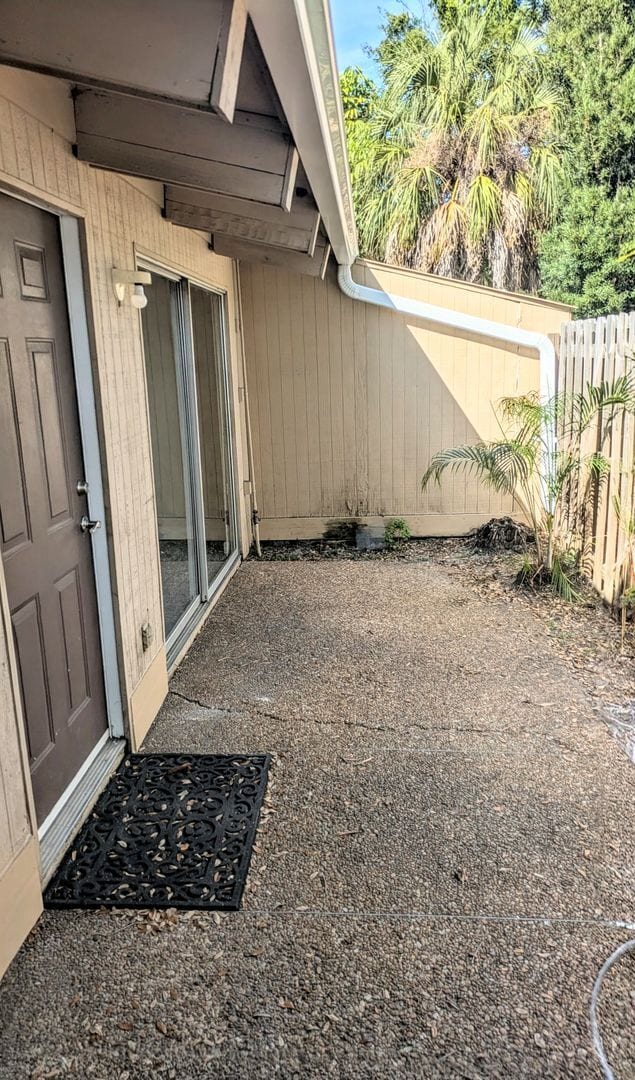 Building Photo - Annual Unfurnished 2/1 Condo in Downtown Sarasota