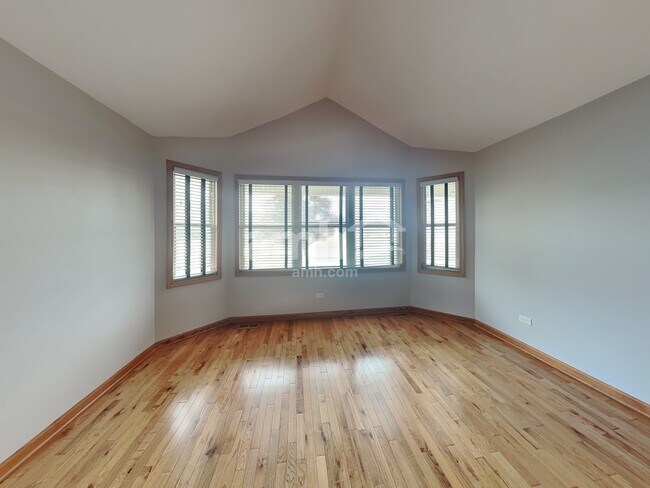 Building Photo - 285 Quail Hollow Drive