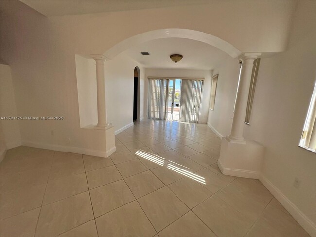 Foto del edificio - 4957 SW 167th Ave