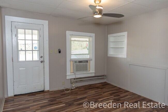 Foto del edificio - 928 Fairview Dr SW