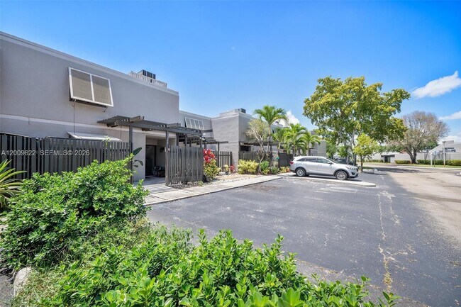 Foto del edificio - 11244 NW 14th Ct