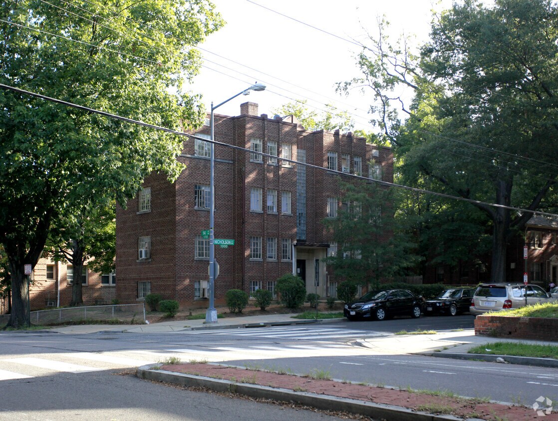 Building Photo - 1385 Nicholson St NW
