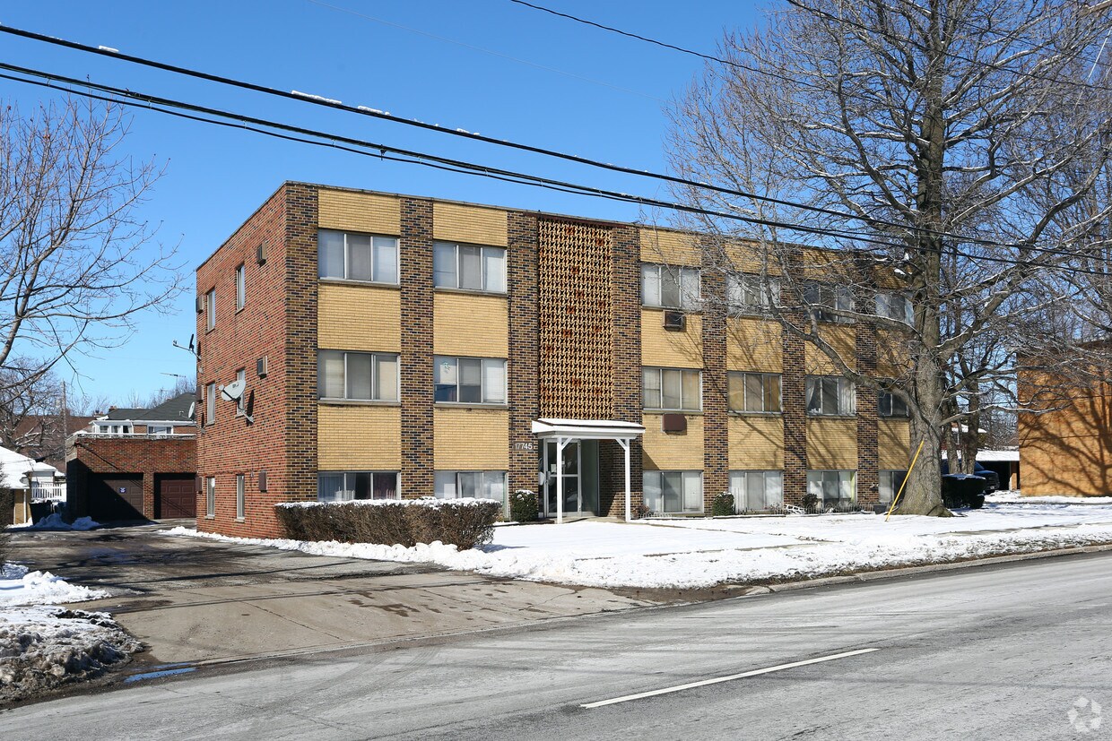Primary Photo - 17745 Lake Shore Blvd