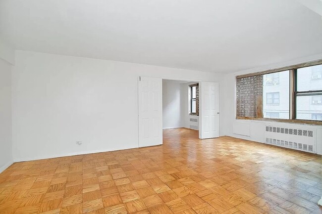 Foto del edificio - 310 Lenox Rd