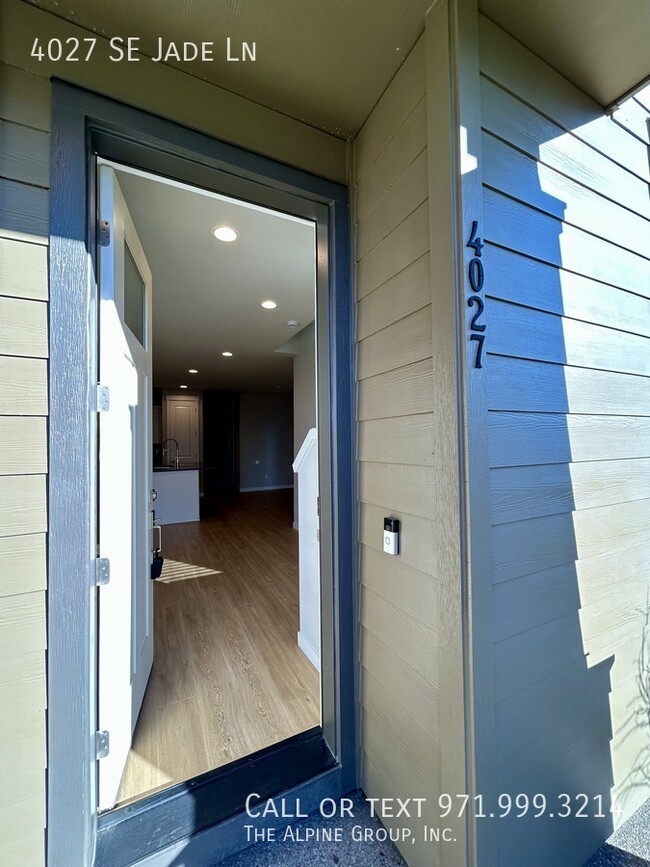 Building Photo - 4027 SE Jade Ln