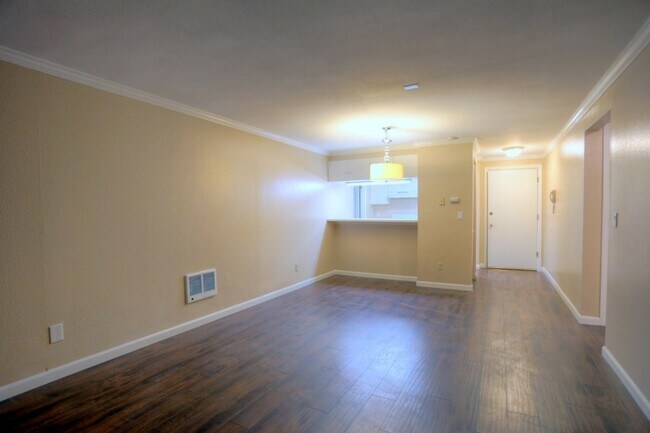 Foto del edificio - Condo for Rent in Bellevue Area! FRIST MONTH RENT FREE!