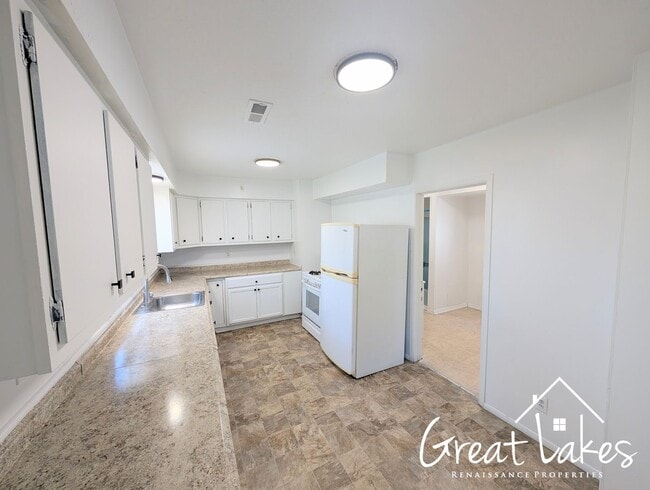 Building Photo - 5667 Anthon St