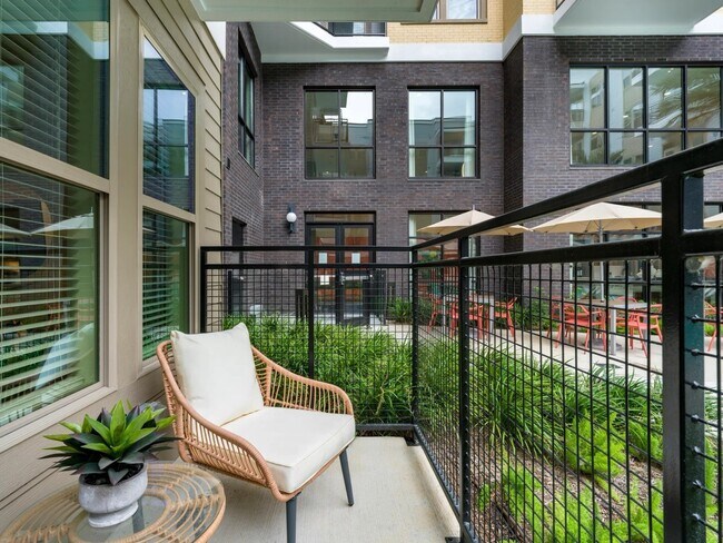 Foto del edificio - 641 W Crosstimbers St