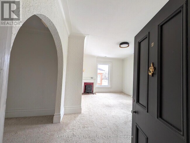 Building Photo - 35 King St