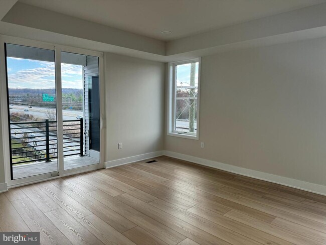 Building Photo - 705 Brewster Aly