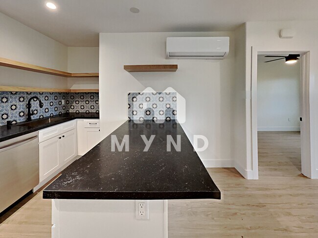 Building Photo - 3835 3rd Ave Apt 4