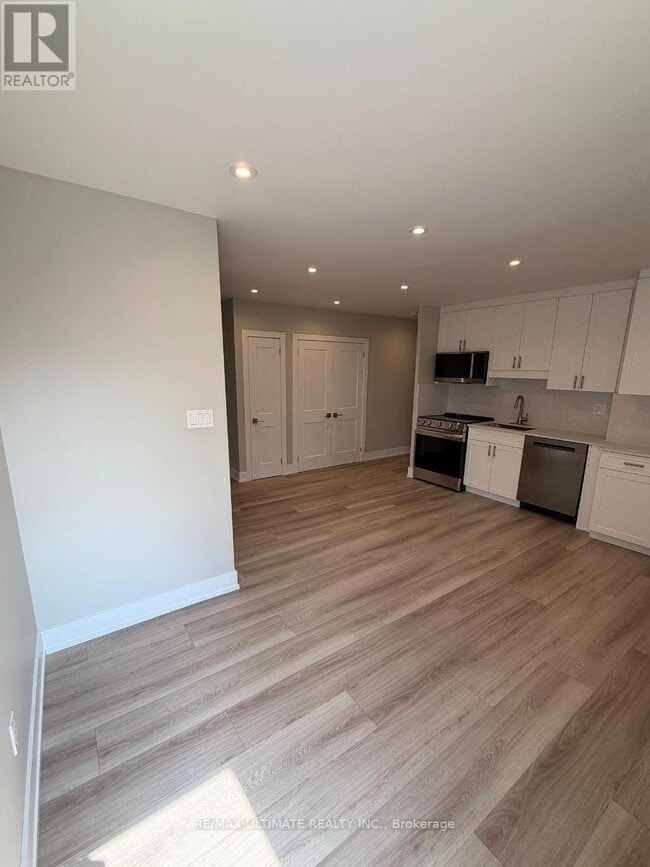 Building Photo - 699 Balliol St
