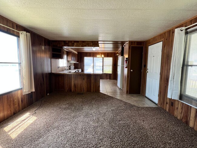 Building Photo - 2 Bedroom 1 Bath