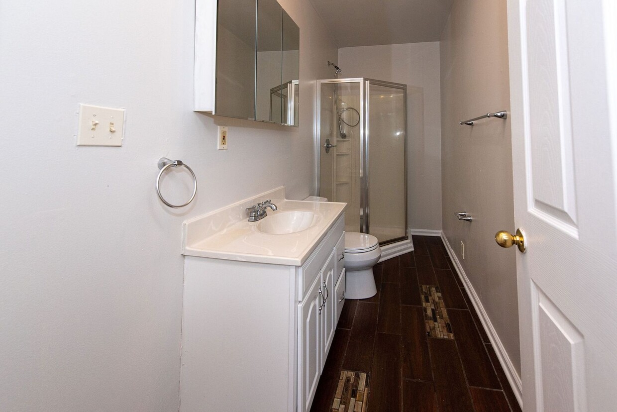 Foto principal - MADISONVILLE-Spacious 2+ bedroom 1 ba w ga...