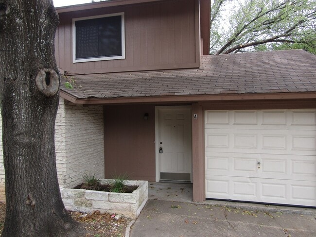 Building Photo - 812 Ramble Ln