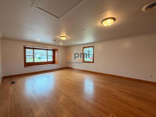 Foto del edificio - 425A Sherman Dr