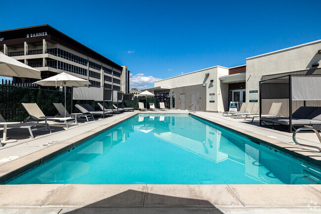 Piscina - Lehi Tech Apartments