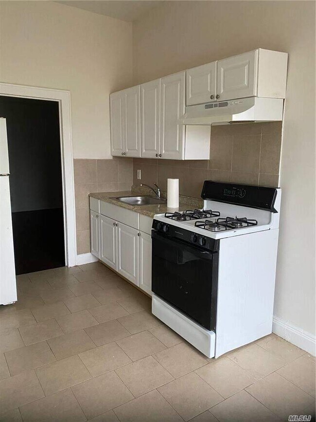 Foto del edificio - 70 Jerusalem Ave