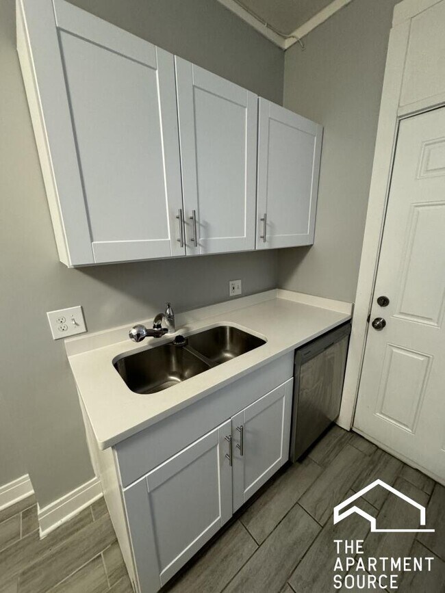 Foto del edificio - 2838 W Addison St