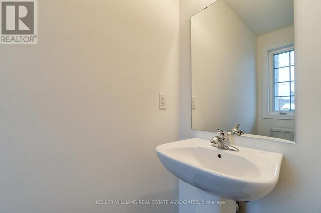 Building Photo - 6 Jellicoe Ct