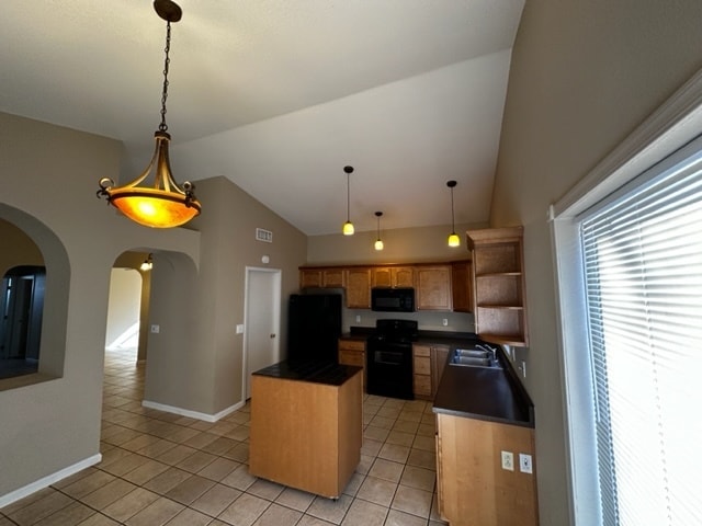 Building Photo - HOUSE FOR RENT